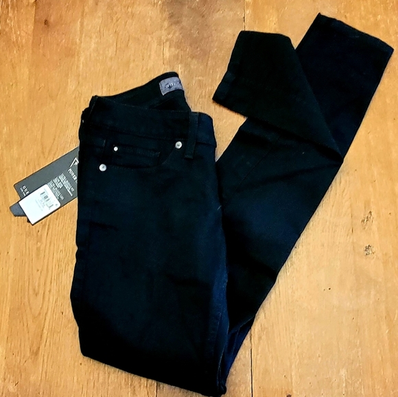 NEW Guess jeans - Picture 3 of 9